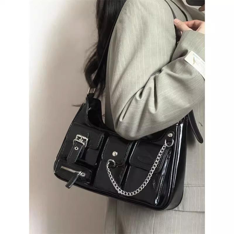 Black Versatile Commuter Shoulder Crossbody Bag Solid Color Spice Girl Chain Bag Niche Design Cool Handsome Locomotive Bag Multi-Pocket