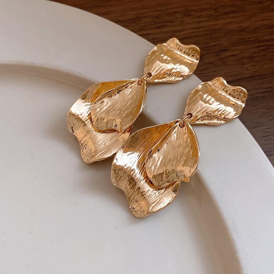 Metal Petal Earrings Retro Design Luxury Elegant Women Ear Jewelry