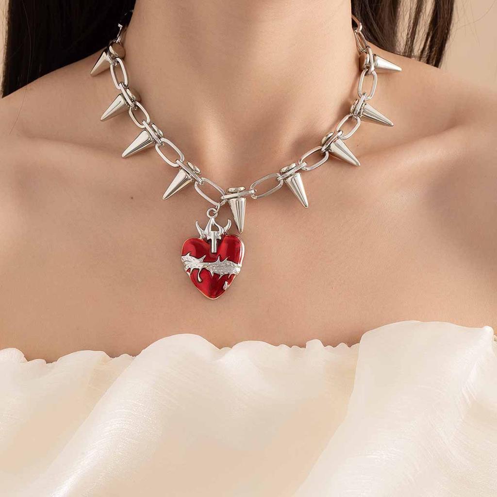Dark Series Punk Style Metal Nails Collarbone Chain Red Thorns Love Niche Necklace Retro Personalized Item Decoration