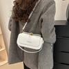 Damen Umhängetaschen Einfache einfarbige Klapptaschen und Handtaschen Leichter Luxus Satteltasche Mädchen Umhängetaschen Neue Pendler-Aktentasche