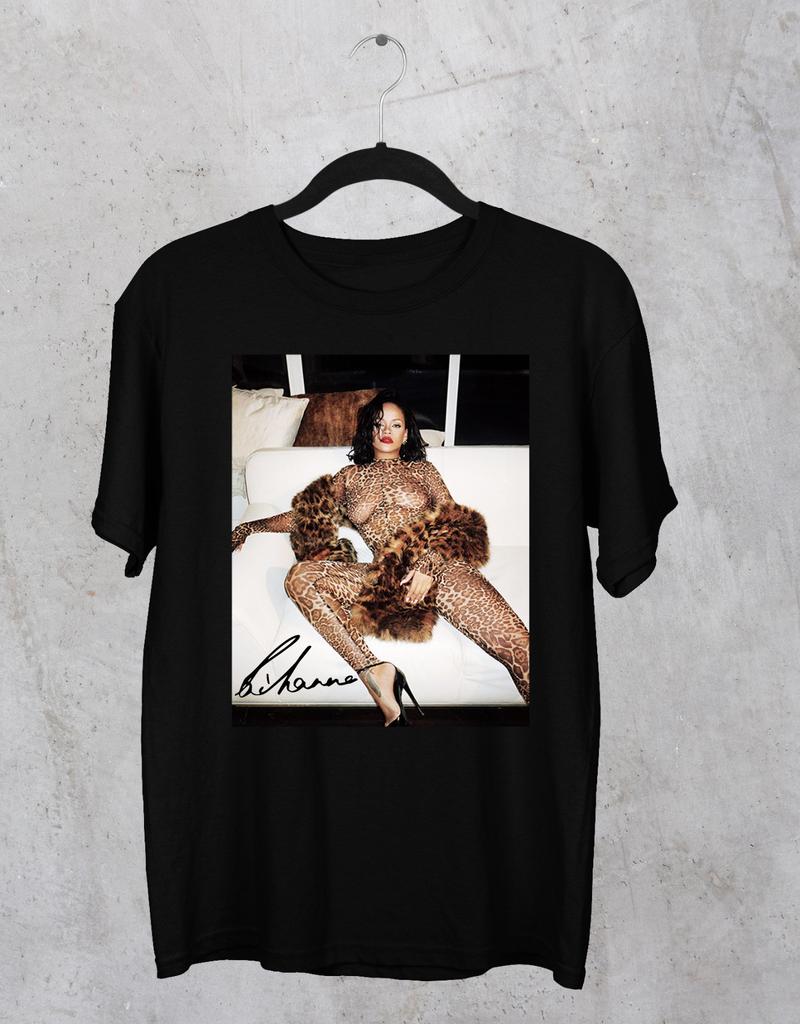 Rihanna Signature Singer Black Short sleeve Black Unisex T-shirt All Size