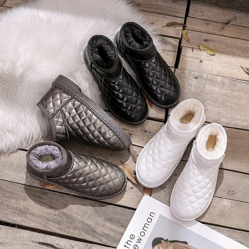Fleece thickened snow boots women's 2025 winter new cold-proof short cotton boots warm Northeast cotton shoes flat short boots