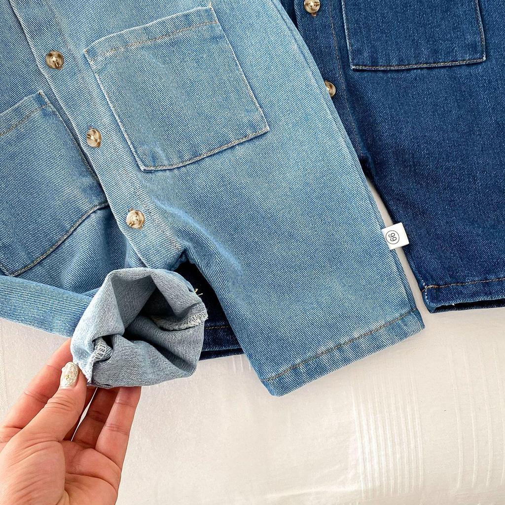 Romper do bebê: Denim Macio, Gola Dobrável, Fecho de Pressão, Macacão Elegante para 0-2 Anos, Perfeito para Primavera e Outono.