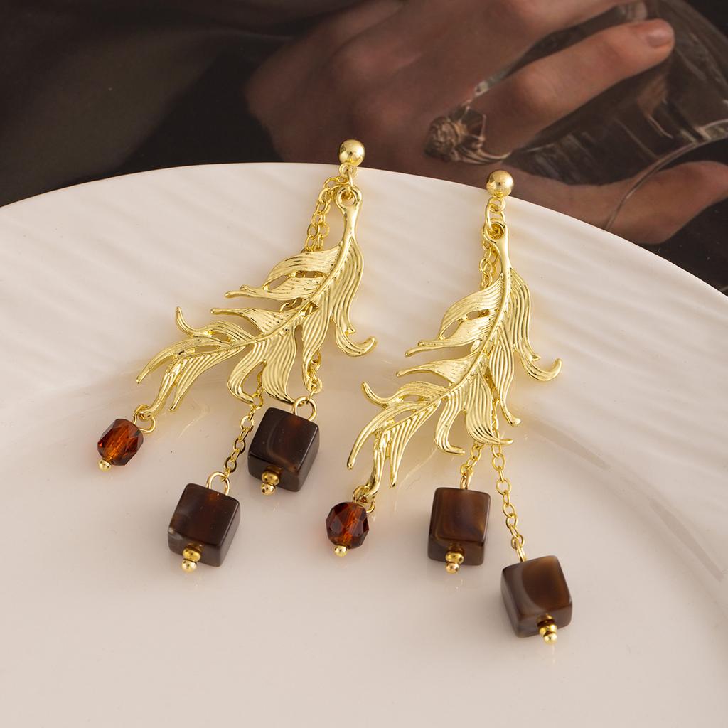 Medieval Gold Yiyu Pendant Earrings, Court Retro Leaf Square Earrings, Niche Light Luxury High-End Earrings.