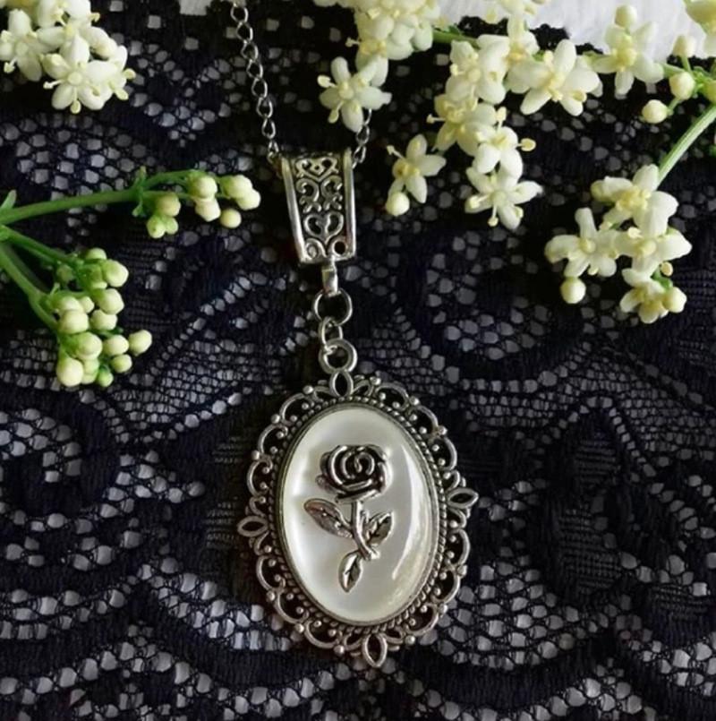 No Ip Punk Style Alloy Jewelry With Glass Rose Pendant For Men And Women Summer Fashion