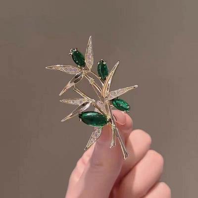 Koreanische Bambus Elegante Grünes Blatt Blume Brosche: Vielseitige dekorative Korsage für Damen