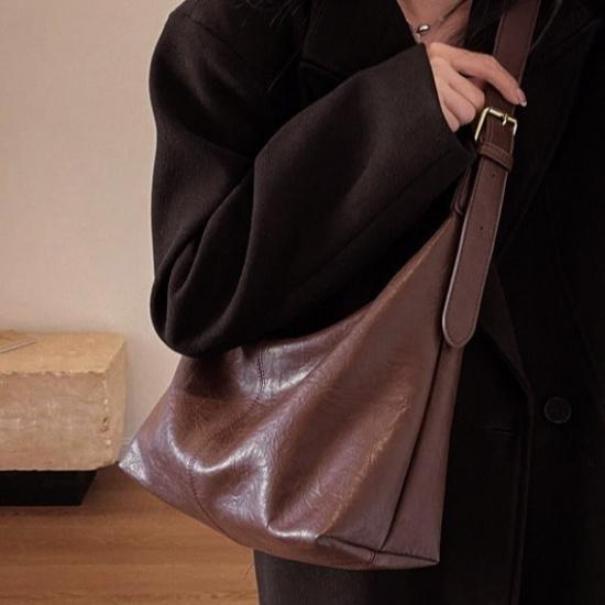 

Сумка большой вместимости для женщин, Новая сумка кроссбоди из мягкой кожи, Повседневная сумка через плечо, Текстурированная сумка-тоут для поездок на работу коричневый