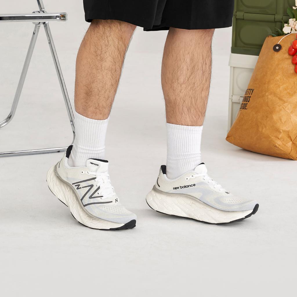 New Balance Fresh Foam X More V4 White Black Unisex Sneakers Black-Metallic MMORCW4