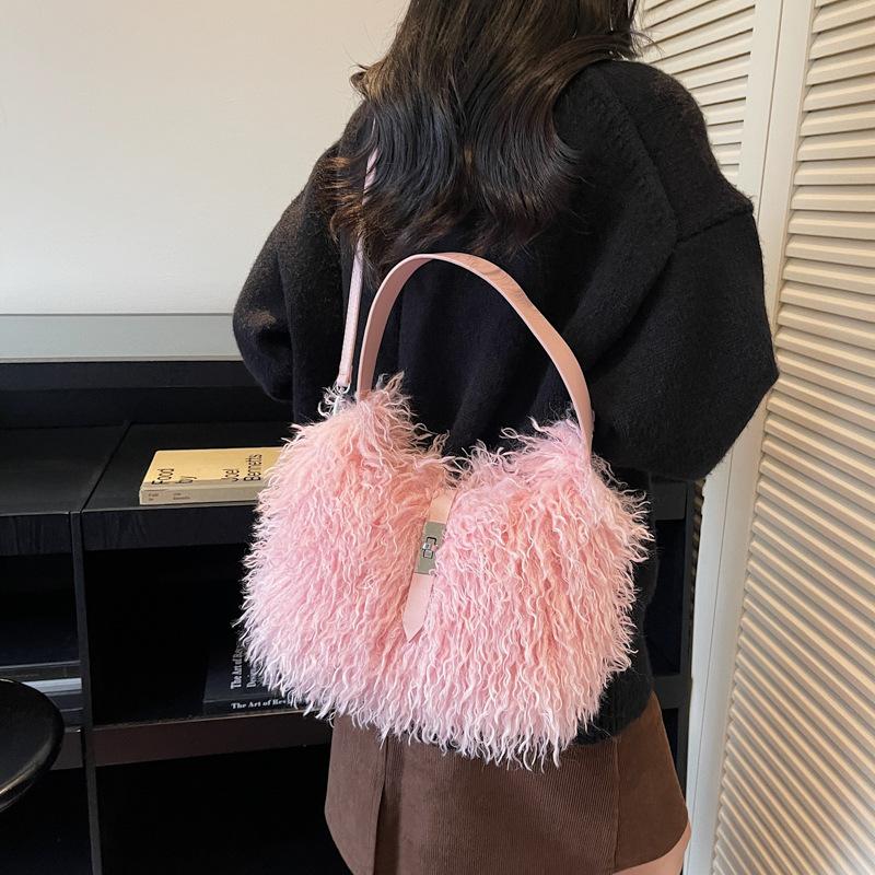 Niche Design Plush Bag Women's 2025 New Messenger Bag Single Shoulder Underarm Bag Autumn and Winter Popular Plush Bag
