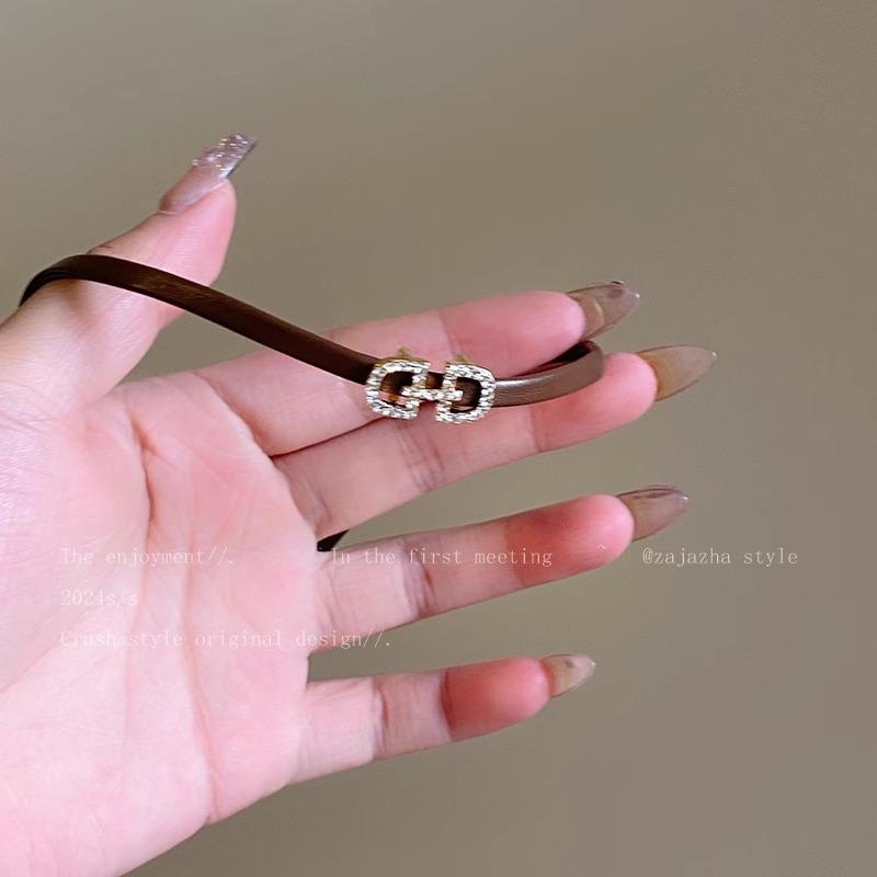 

Элегантное черное колье-чокер для женщин - модный аксессуар для воротника и ключицы