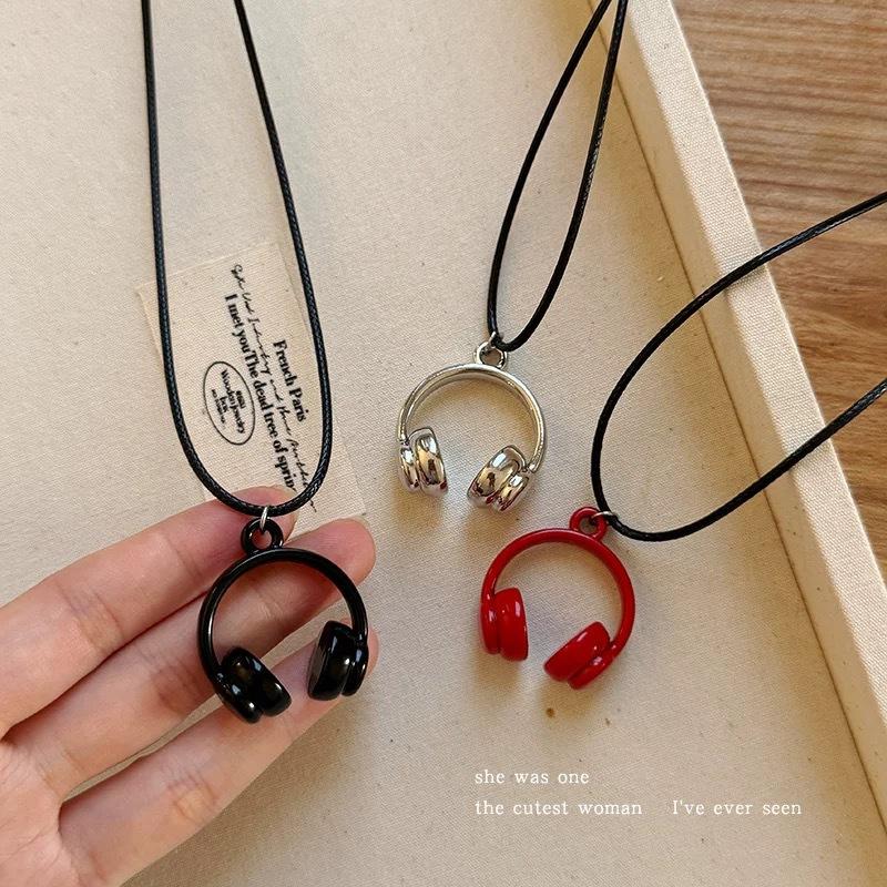Mini Headphone Pendant Necklace for Women, A Neck Sweater Chain, A Unique and High-end Accessory with A Small Design.