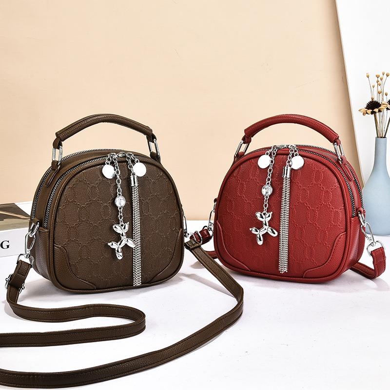 Simple and fashionable single shoulder portable messenger bag autumn and winter exquisite small round bag women's multi-layer fringed bag