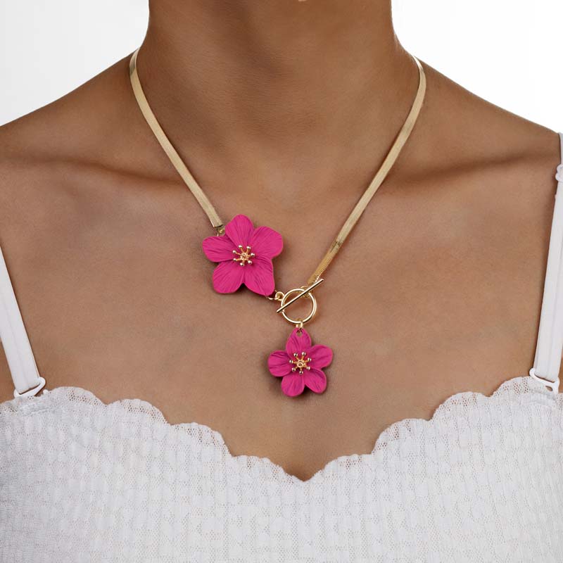 Bohemian White Flower Flat Snake Bone Chain Pendant Necklace for Women Elegant Gold OT Chain Necklace Jewelry Holiday Gift