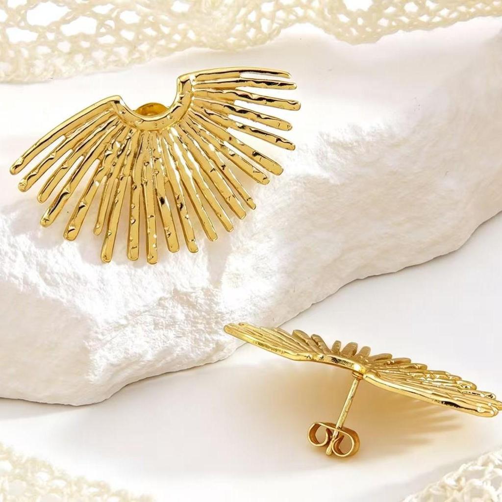 Stainless Steel Gold Fan-Shaped Earrings: Fashionable, Simple, Retro, Light Luxury