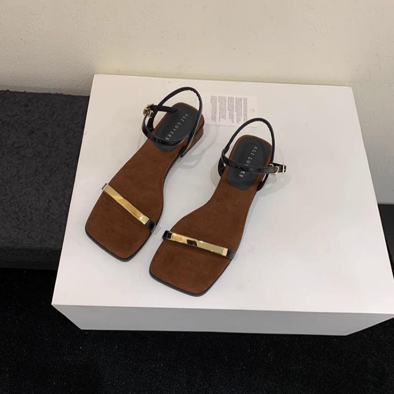 

Женские босоножки модели с юбками 2025 лето новые модели с модными и универсальными толстыми каблуками и высококлассные женские туфли с открытым носком 35