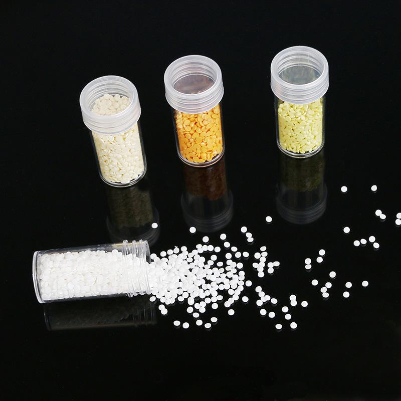 Kulatý úložný box s plastovými lahvičkami na korálky pro diamantovou malbu