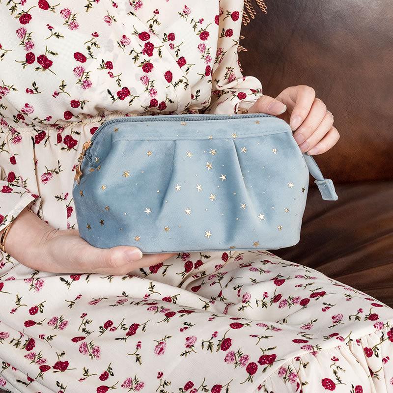 

Роскошный бархатный набор косметичек: Просторный, ручной двухсекционный органайзер для косметики и помады.