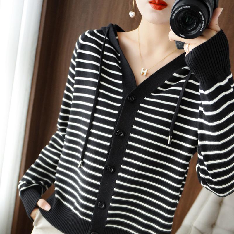 

Женский полосатый вязаный кардиган с капюшоном на осень 2024 года - Тонкий, с длинным рукавом, повседневная верхняя одежда XXL чёрный