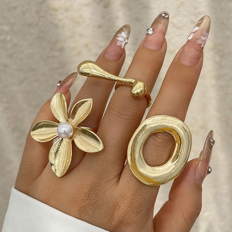 Vintage Gothic Geometric Metal Rings for Women 2026 Trend Boho Flower Irregular Circular Couple Ring Wed Jewelry Accessories New