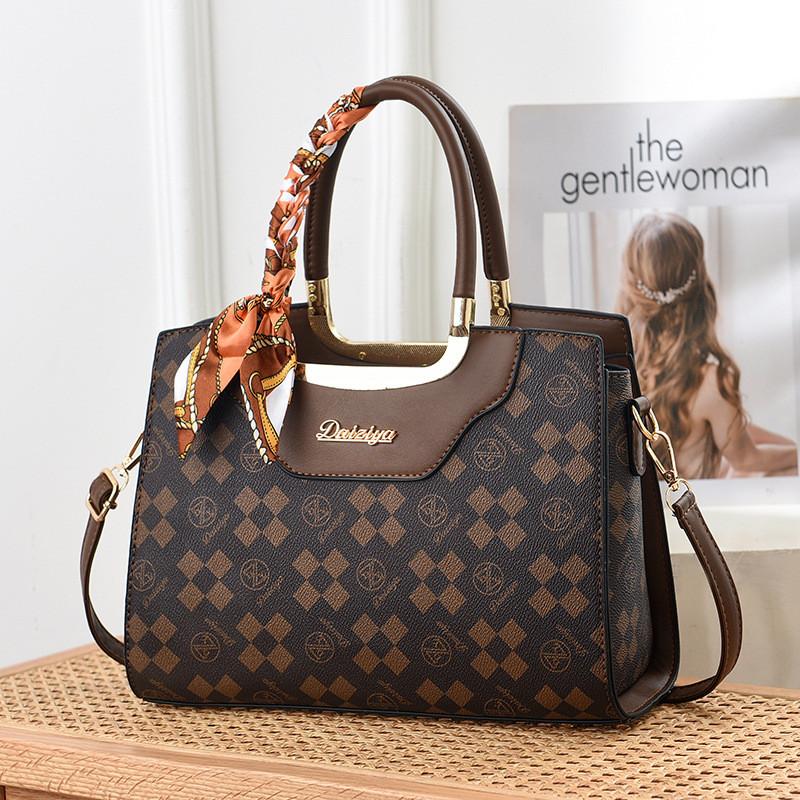Fashionable Pu Material National Style Embroidered Shoulder Bag For Everyday Use