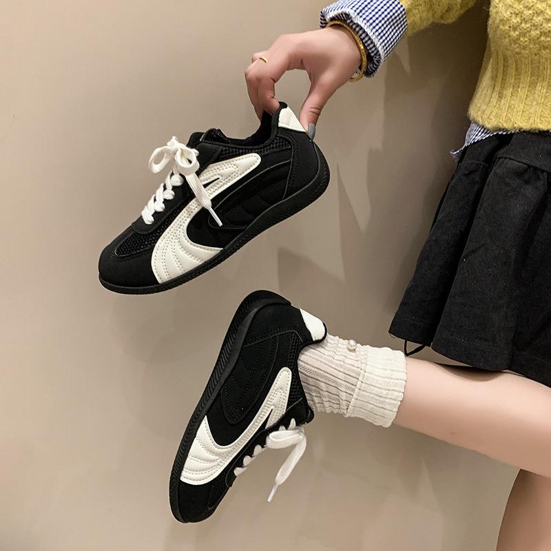 Casual German training shoes women's new spring and autumn black board shoes versatile breathable women's shoes lightweight small black shoes