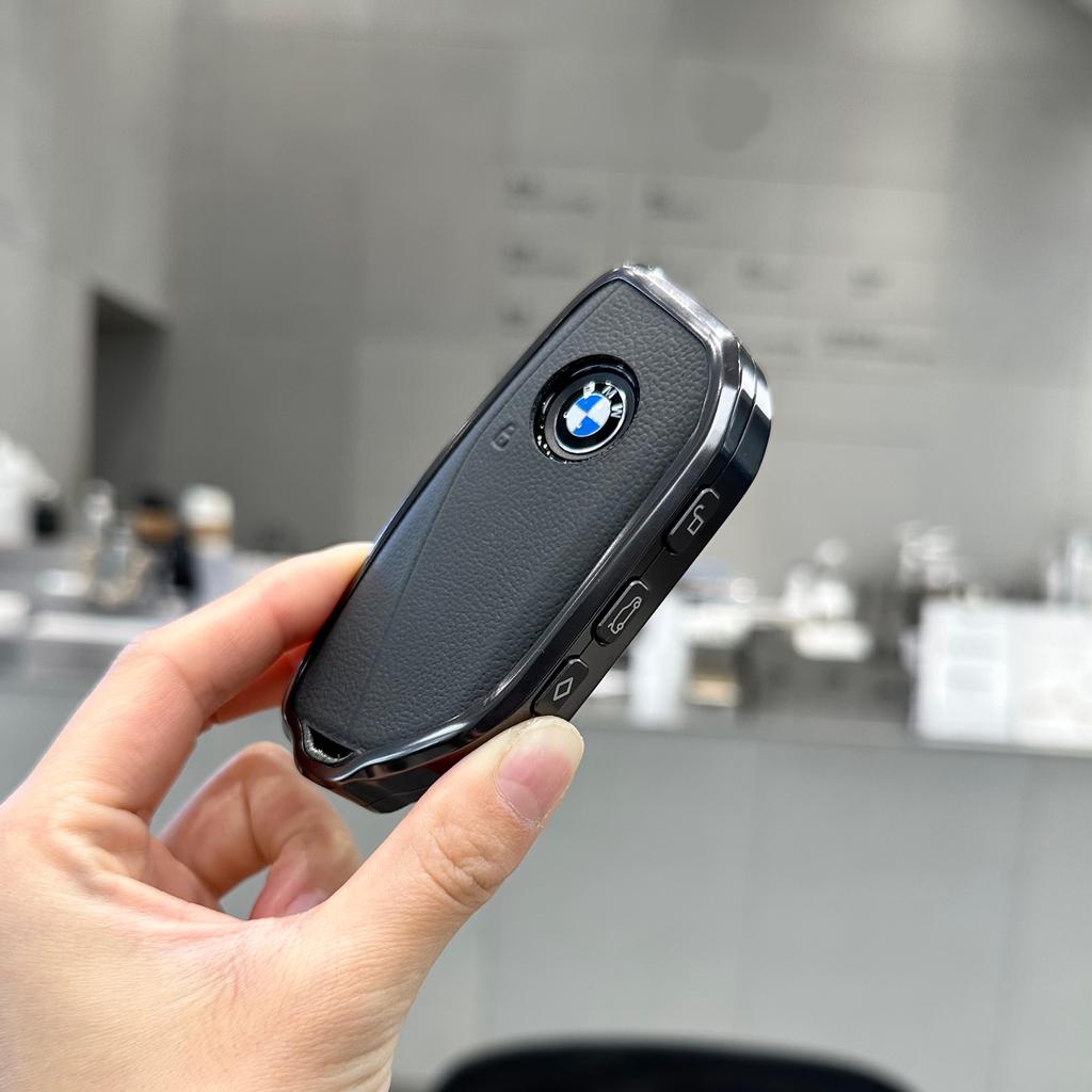 BAES5 New 2025 NEW Metal Car Key Case Cover Shell Fob For BMW i7 X7 G07 LCI iX I20 X1 U11 7 Series G70 G09 XM U06 G81 M3 2023 Protecto