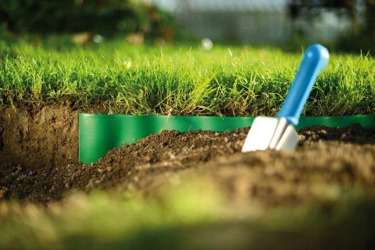 Dark green plastic garden edging 15cm x 9m