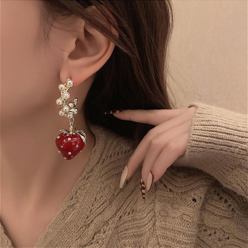 

A Pair of Vintage Luxurious Exaggerated Strawberry-Inspired Dangling Earrings with Faux Pearls.