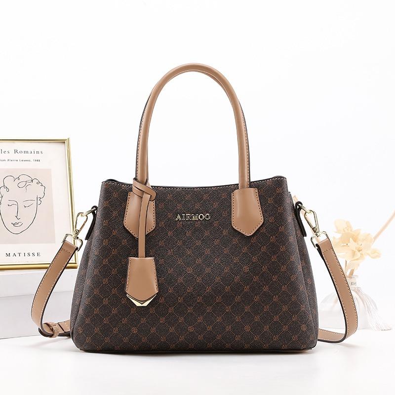 

New Versatile Commuter Large Capacity Messenger Bag Fashion Mom Handbag Premium Shoulder Bag темно-коричневого