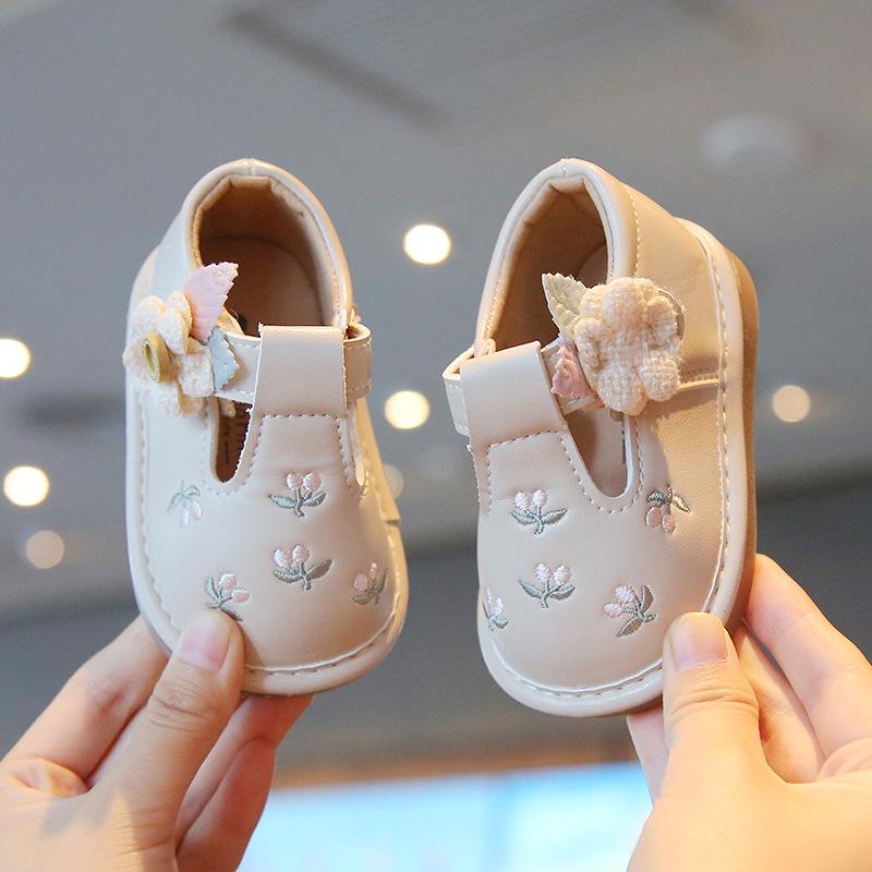 

Soft-Soled Non-Slip Baby and Toddler Walking Shoes - Spring/Autumn Style Princess Squeaky Leather Shoes with Magic Tape for Girls. Mixed Sizes 16-20 (Order 5 Pairs)