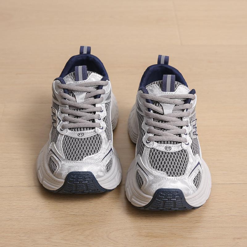 

Internet celebrity dad shoes women 2025 spring new mesh thick-soled super fire versatile feet small height increase casual sports shoes 40 синій