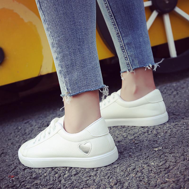 2025 autumn new Korean version of little white shoes sports and leisure round head board shoes ins fire fashion shoes