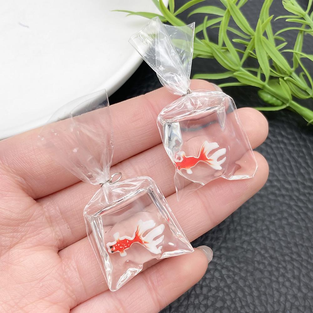 Pendientes Colgantes de Resina Transparente Agua de Mar Pez Dorado y Accesorios para Llavero