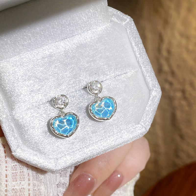 

Zircon resin love pendant earrings simple, small, fresh and versatile earrings temperament versatile fashion earrings women