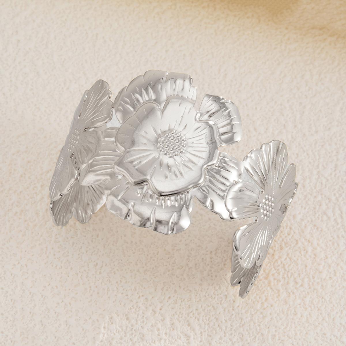 European and American exaggerated ins metal flower open bracelet Bracelet fashionable chrysanthemum stacked wide bracelet for women
