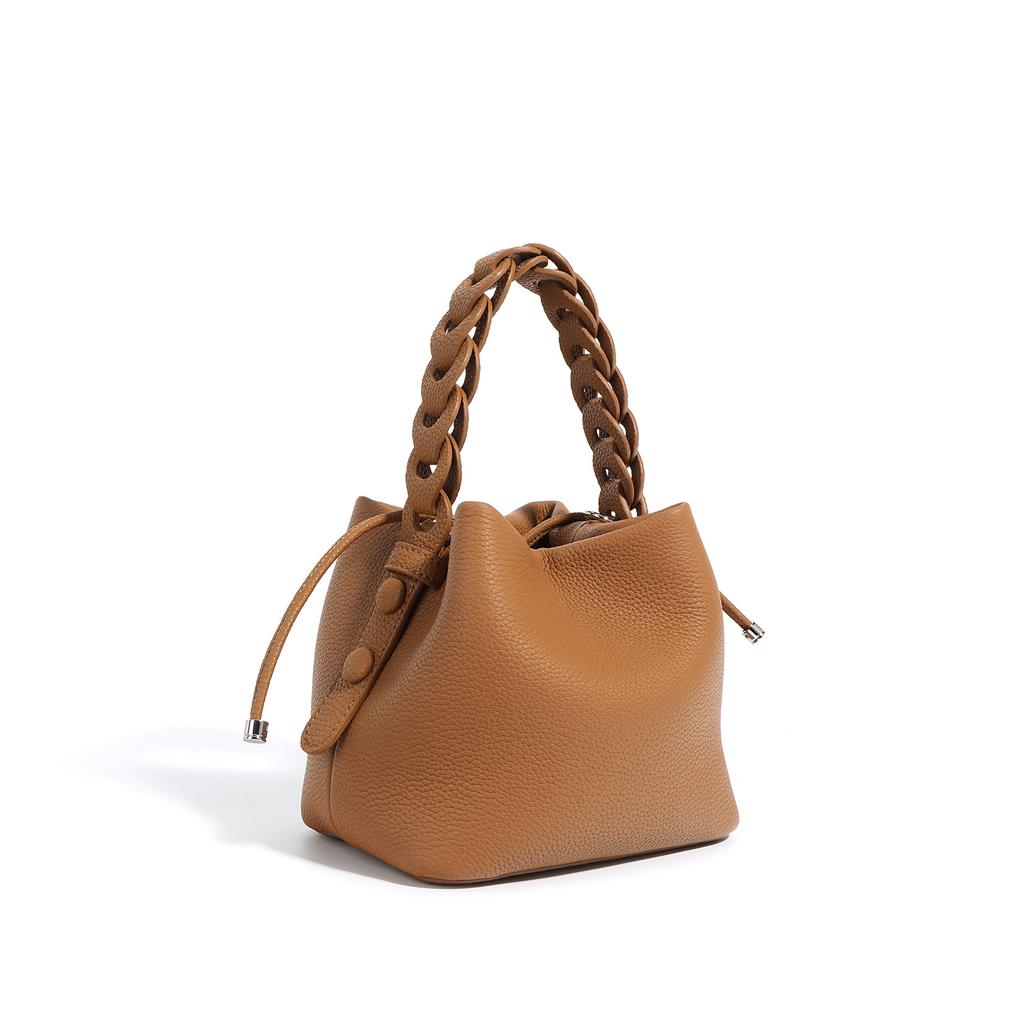 This Spring Collection of Top-grain Leather Bucket Bag Is A Versatile and Elegant Single-shoulder Crossbody Bag for Commuting