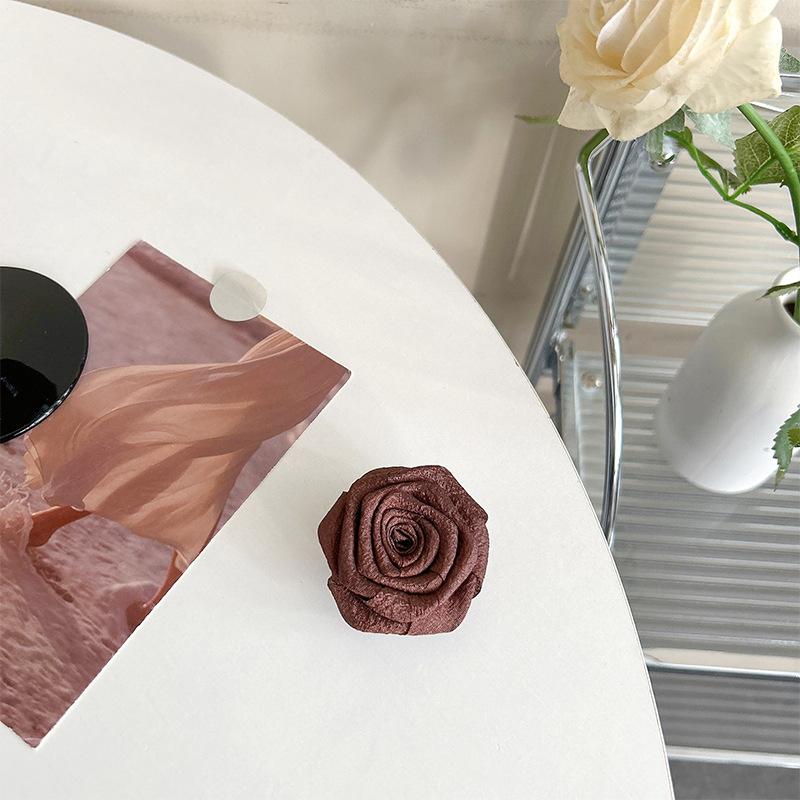 

Fairy Style Fabric Retro Rose Magnetic Suction Light Luxury Temperament Creative Airbag Lazy Mobile Phone Holder