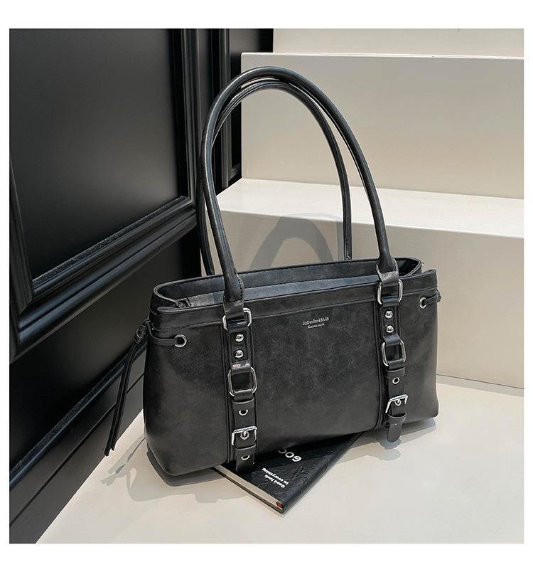 

2025 Autumn/Winter Women s Retro Commute Tote Bag with Large Capacity