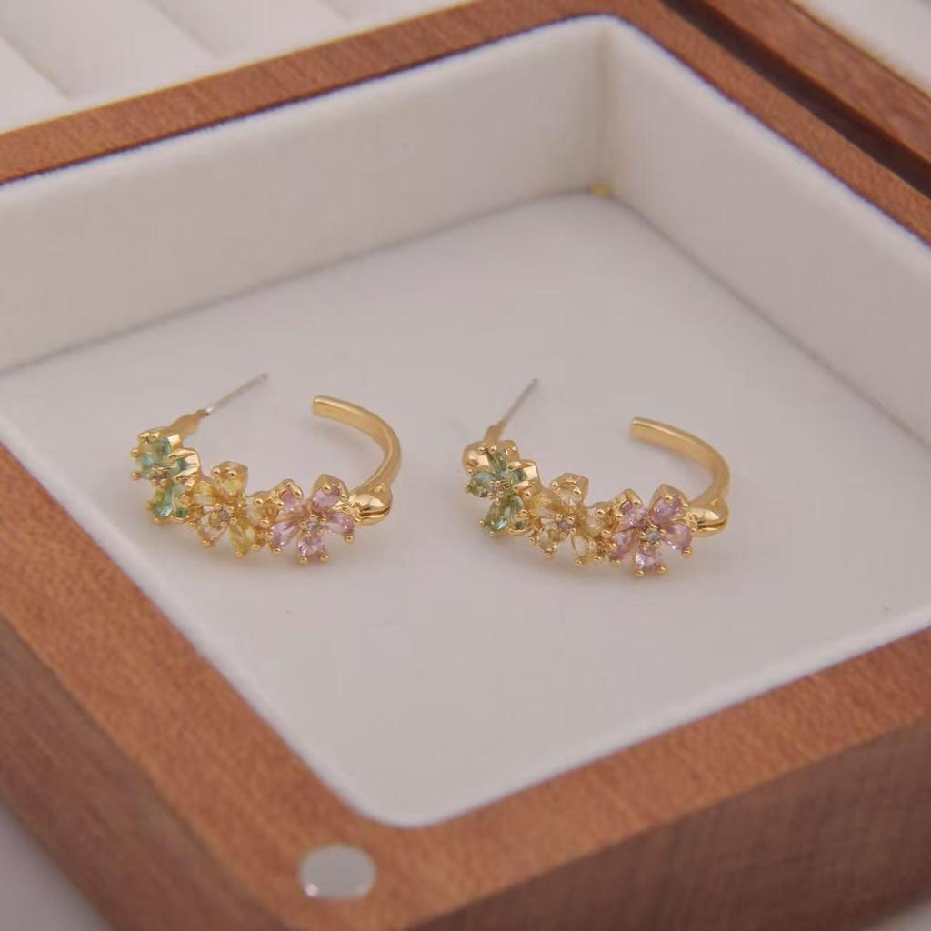 Elegant French Flower Stud Earrings: Simple, Exquisite, and Stylish High-End Design