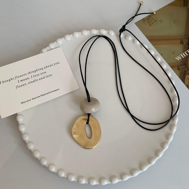 

Unique Design Irregular Hollow Matte Color Oval Stone Pendant Necklaces for Women Adjustable Rope Chain Chokers Jewelry