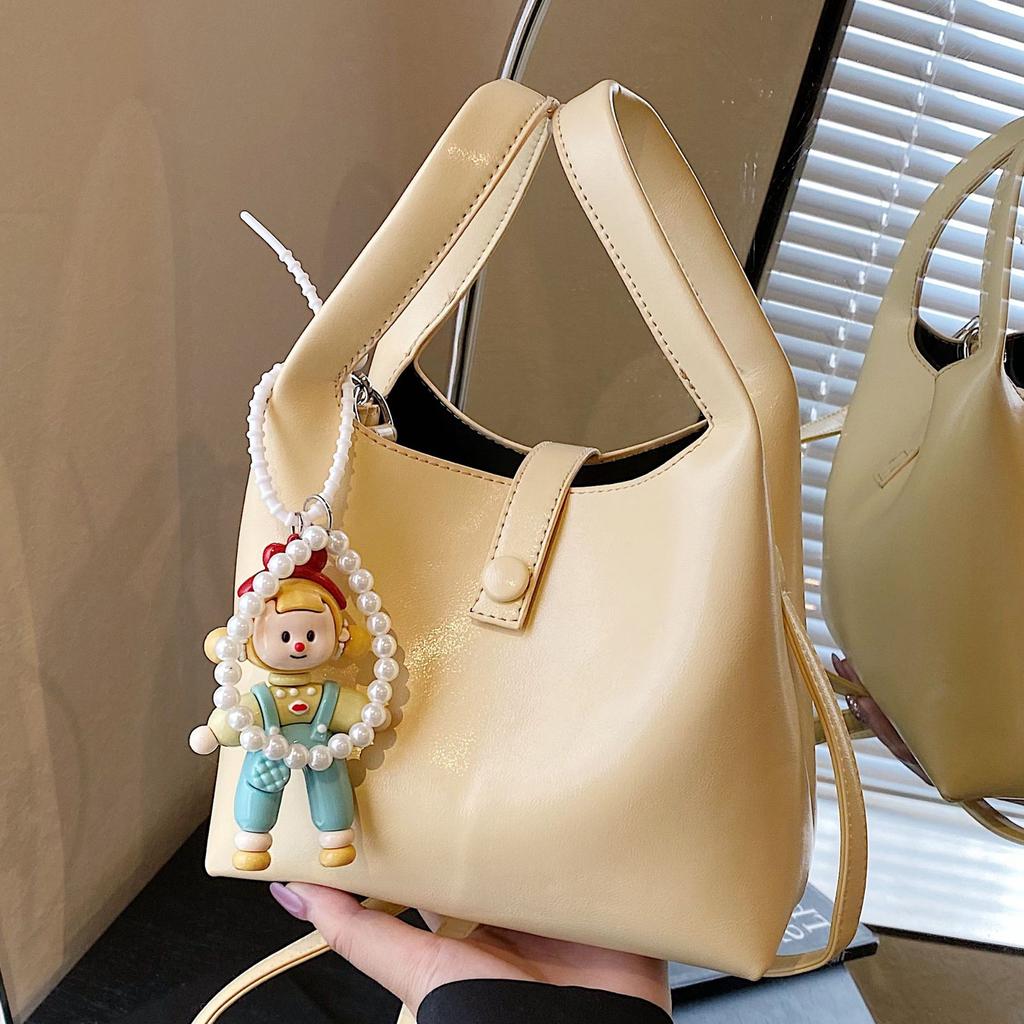Korean Version of Fashionable Portable Bucket Bag Women's 2025 New Simple and Versatile Shoulder Bag Texture Versatile Commuter Messenger Bag