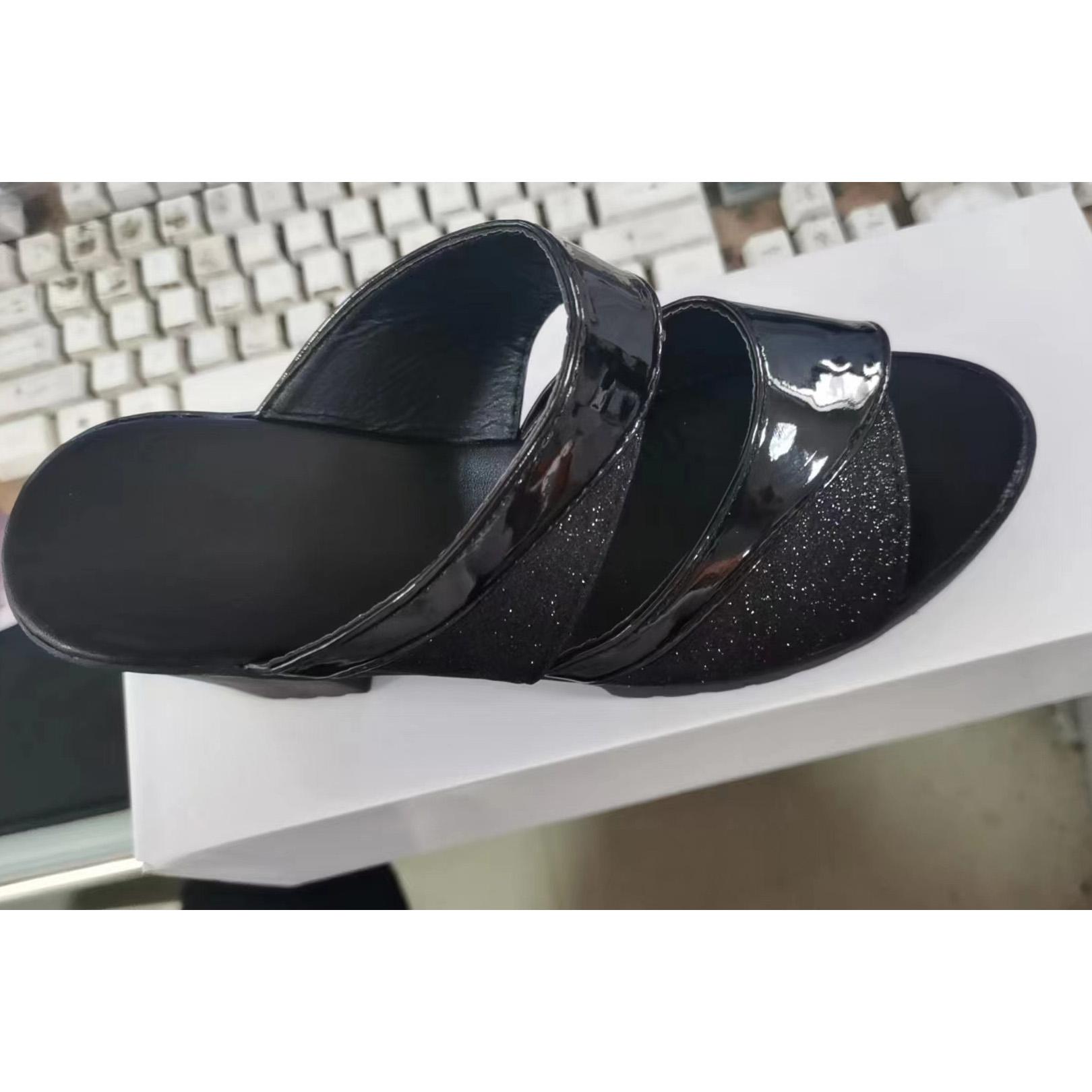 

Жіноче літнє взуття Риб ячий рот Товстий низ Класні тапочки Повсякденні туфлі на середньому високому каблуці Водонепроникний верхній одяг на платформі Сандалі Взуття 35-41 41 чорний