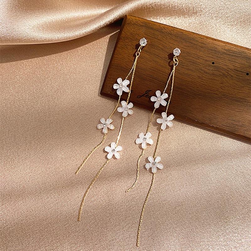 

New Fashion Asymmetric Tassel Flower Earrings For Women Korean Style White Daisy Rhinestone Earring Girl Party Zircon Gift