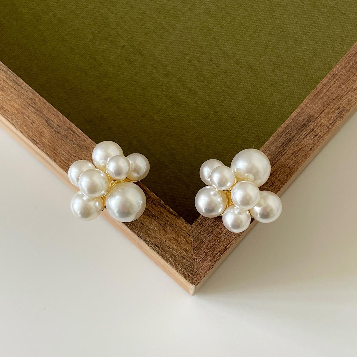 

Изысканные и милые серьги-гвоздики с жемчугом Женские серьги Mori, нишевые, высокого класса, темпераментные, легкие, роскошные, универсальные серьги в женском стиле copper