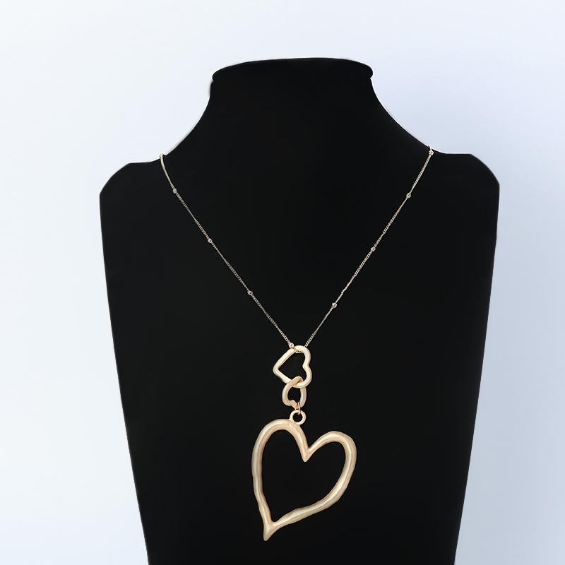 Necklace Fashion Love Heart Pendant Long Necklace Women'S Metal Sweater Chain