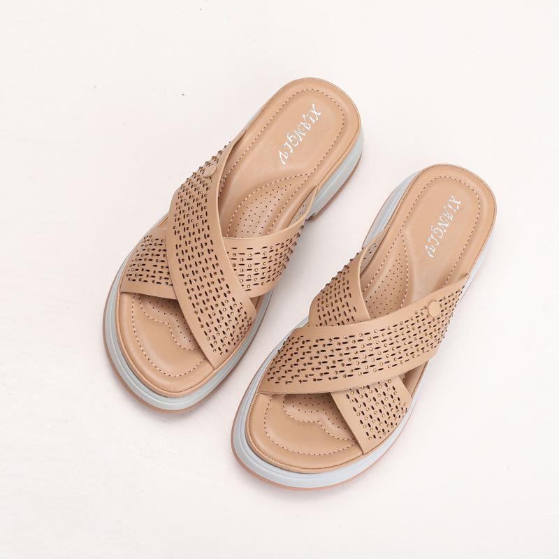 Rhinestone platform slippers women's summer wear new muffin stepping on shit feeling seaside with skirt beach shoes