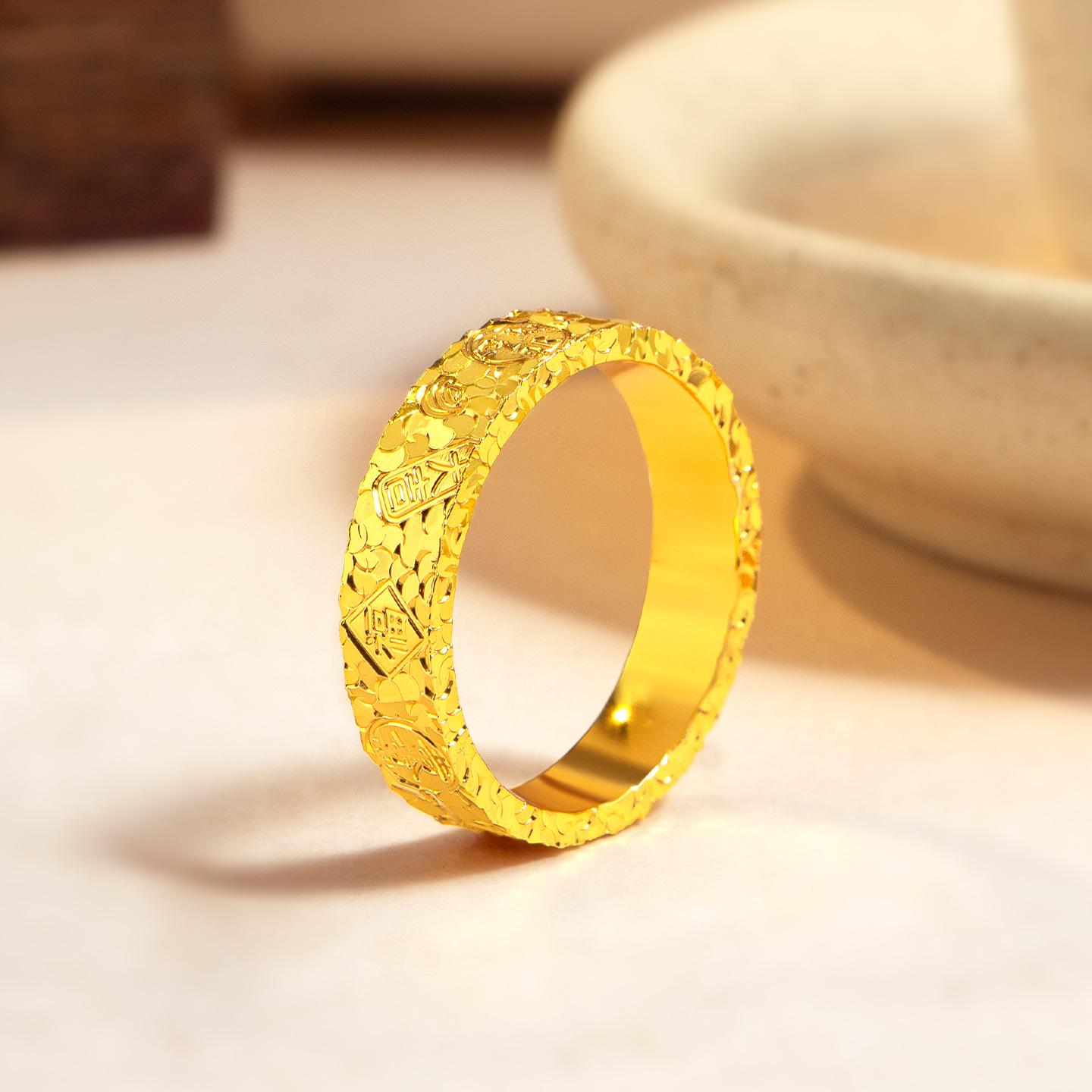 Кольцо «Золотой Песок Искры Благоприятные Слова Дробленый Лед»: Изысканный дизайн высокого класса для привлечения богатства и удачи. Diameter 17.6mm, Hong Kong Size 16