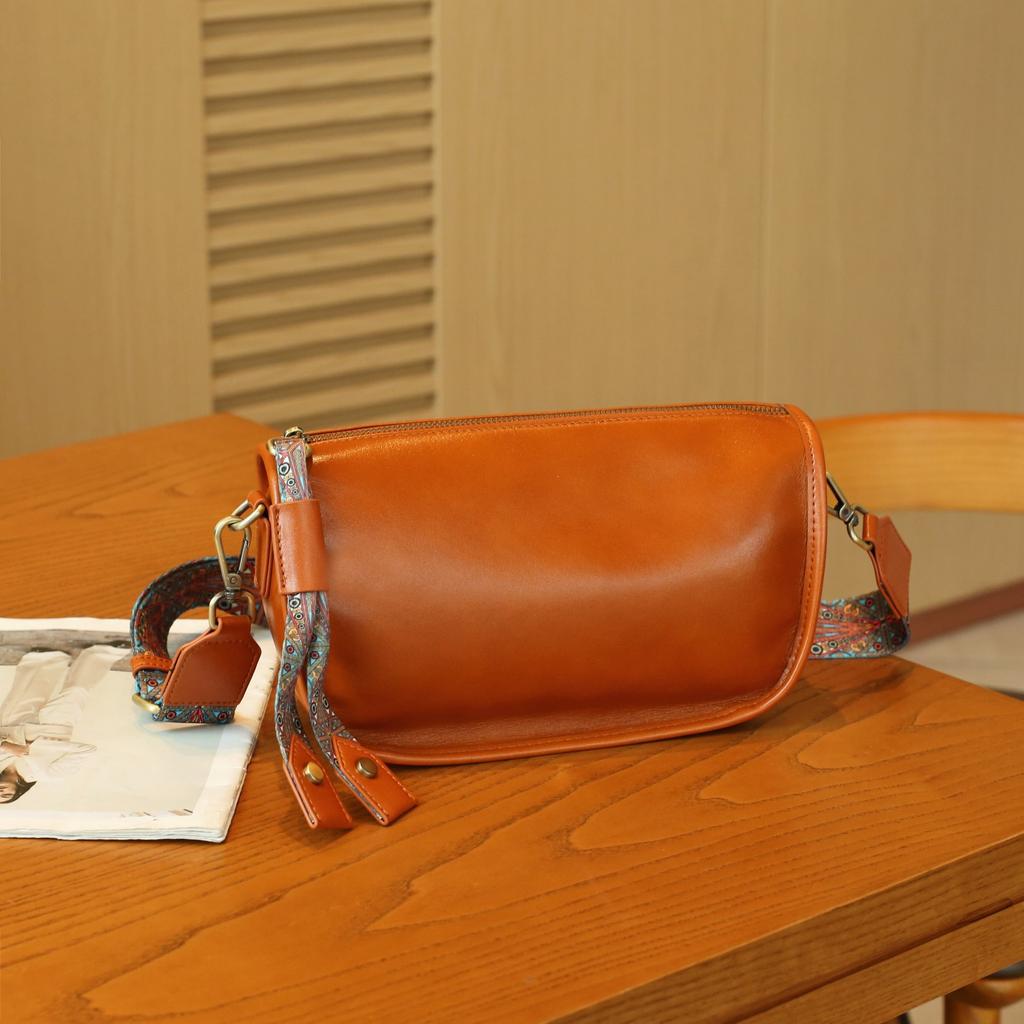 Spring and Summer New Niche Fashion Underarm Bag Head Layer Vegetable Tanned Cowhide Wide Shoulder Strap Crossbody Bag