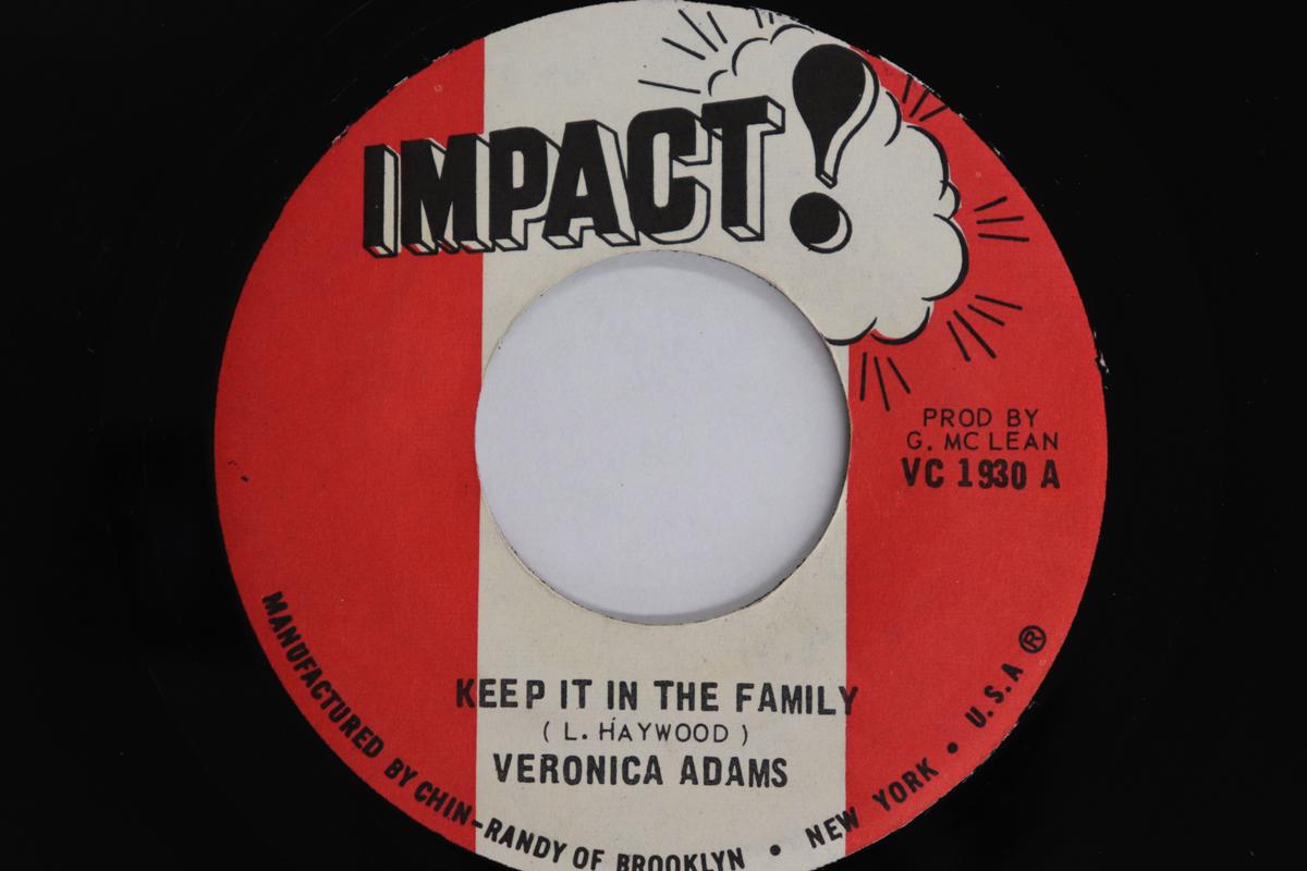 

7-дюймовая пластинка VERONICA ADAMS - Keep It In The Family VC1930 IMPACT US Регги, Ска и Даб Б/У