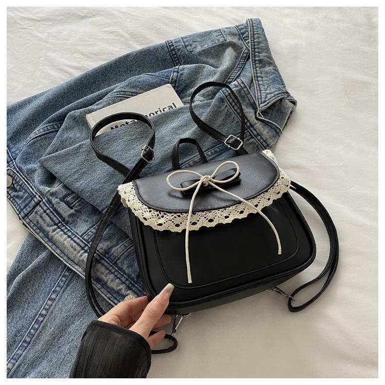 Modny damski plecak na jedno ramię z koronką i kokardą na lato 2025